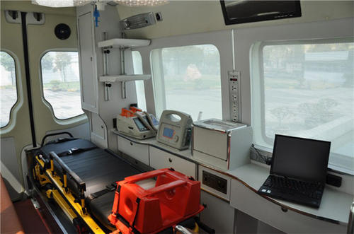 宁乡市救护车内部